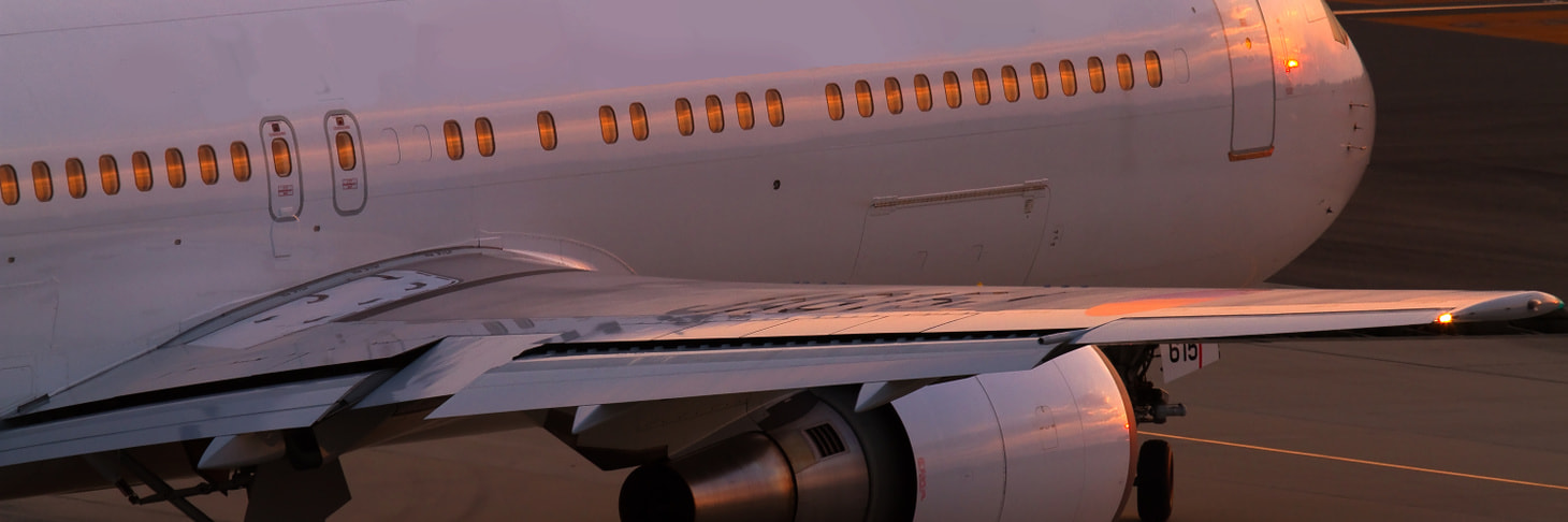 夕焼けの航空機